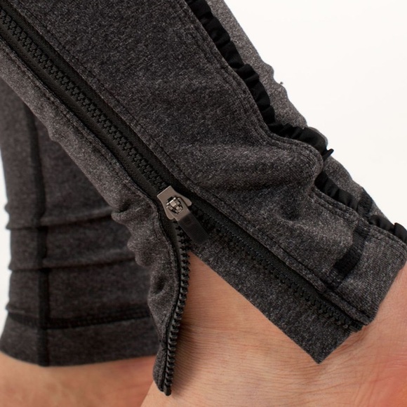 Lululemon Dressage Pant. Size 4 - Picture 3 of 9